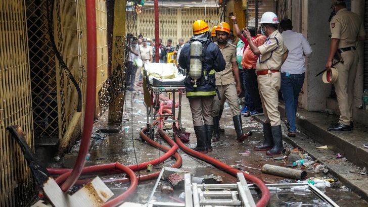 https://salarnews.in/public/uploads/images/newsimages/maannewsimage16082025_170440_Fire at mat factory.jpg